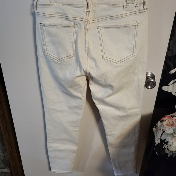 NWT S.O.N.G. VINTAGE WHITE SKINNY JEANS SZ 13 - Picture 6 of 7